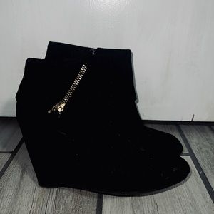 ZiGi Soho Wedge Booties Shoes
Zipper Accent (Faux-Suede)